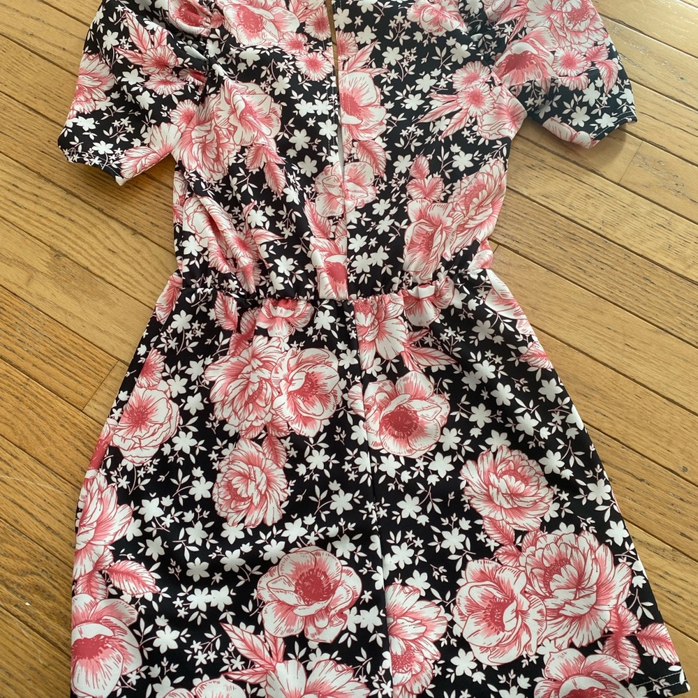 Boohoo floral romper in a size 8